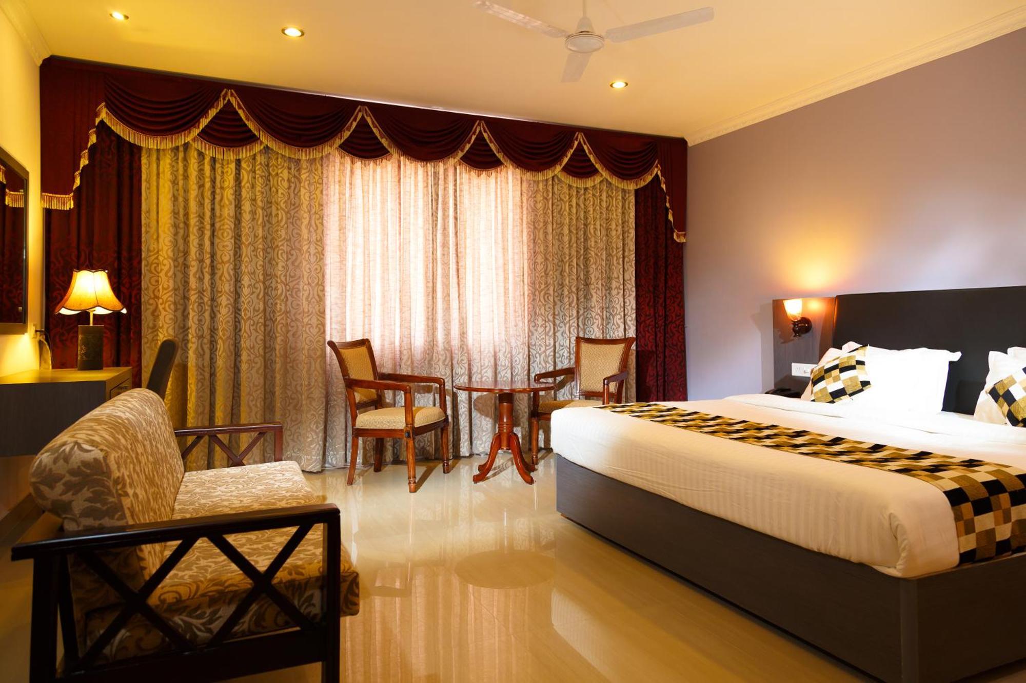 Hotel Gopalapuram International Pollāchi エクステリア 写真
