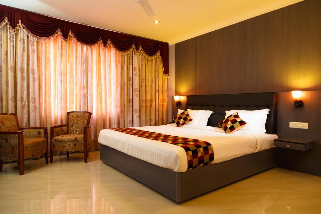 Hotel Gopalapuram International Pollāchi エクステリア 写真