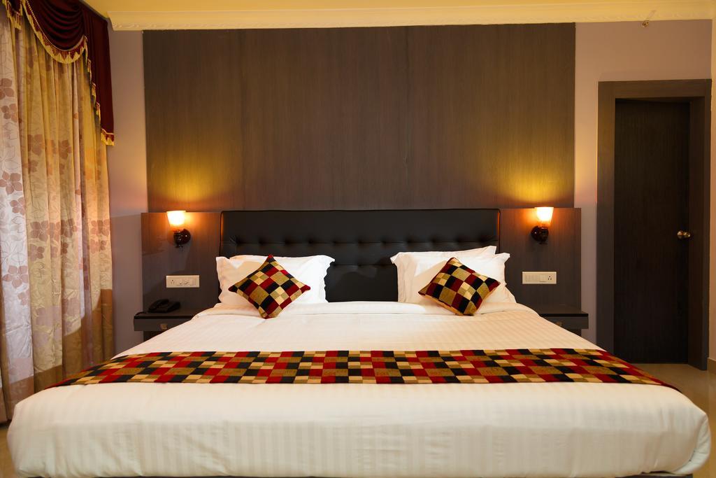 Hotel Gopalapuram International Pollāchi エクステリア 写真