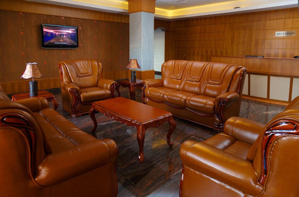 Hotel Gopalapuram International Pollāchi エクステリア 写真
