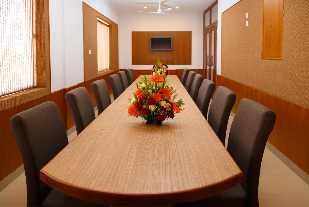 Hotel Gopalapuram International Pollāchi エクステリア 写真
