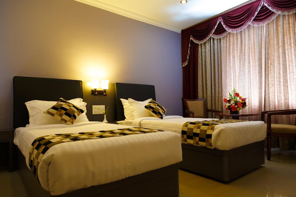 Hotel Gopalapuram International Pollāchi エクステリア 写真