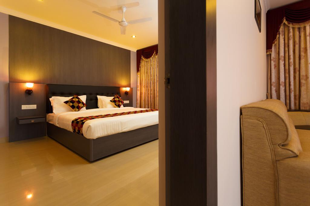 Hotel Gopalapuram International Pollāchi エクステリア 写真