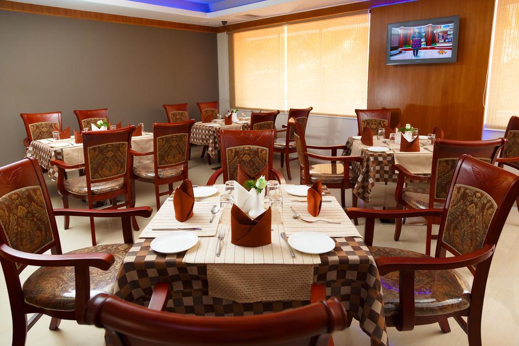 Hotel Gopalapuram International Pollāchi エクステリア 写真