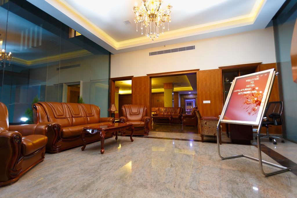 Hotel Gopalapuram International Pollāchi エクステリア 写真