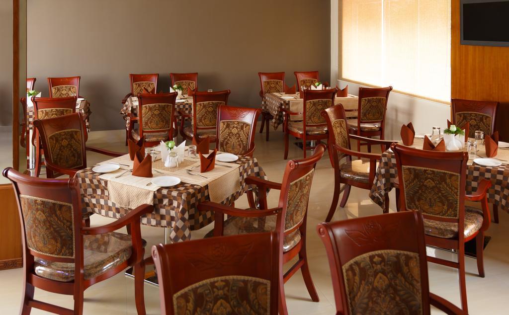 Hotel Gopalapuram International Pollāchi エクステリア 写真