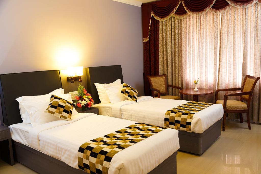 Hotel Gopalapuram International Pollāchi エクステリア 写真