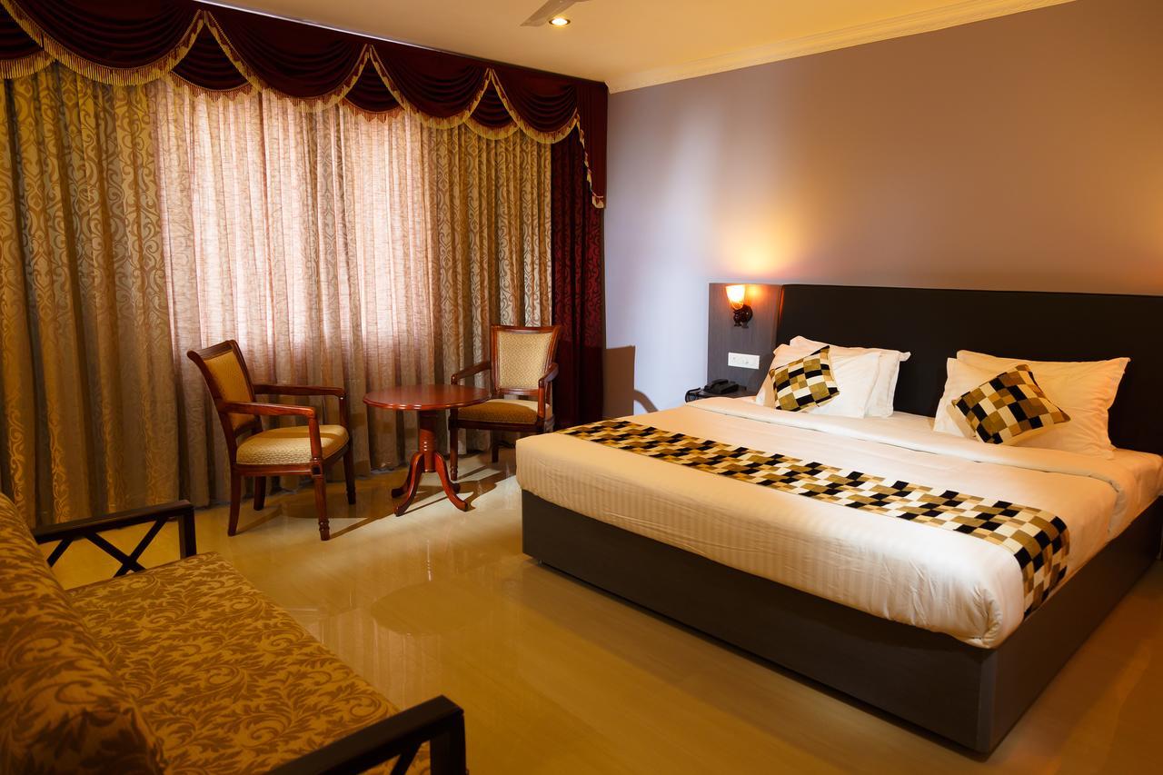 Hotel Gopalapuram International Pollāchi エクステリア 写真