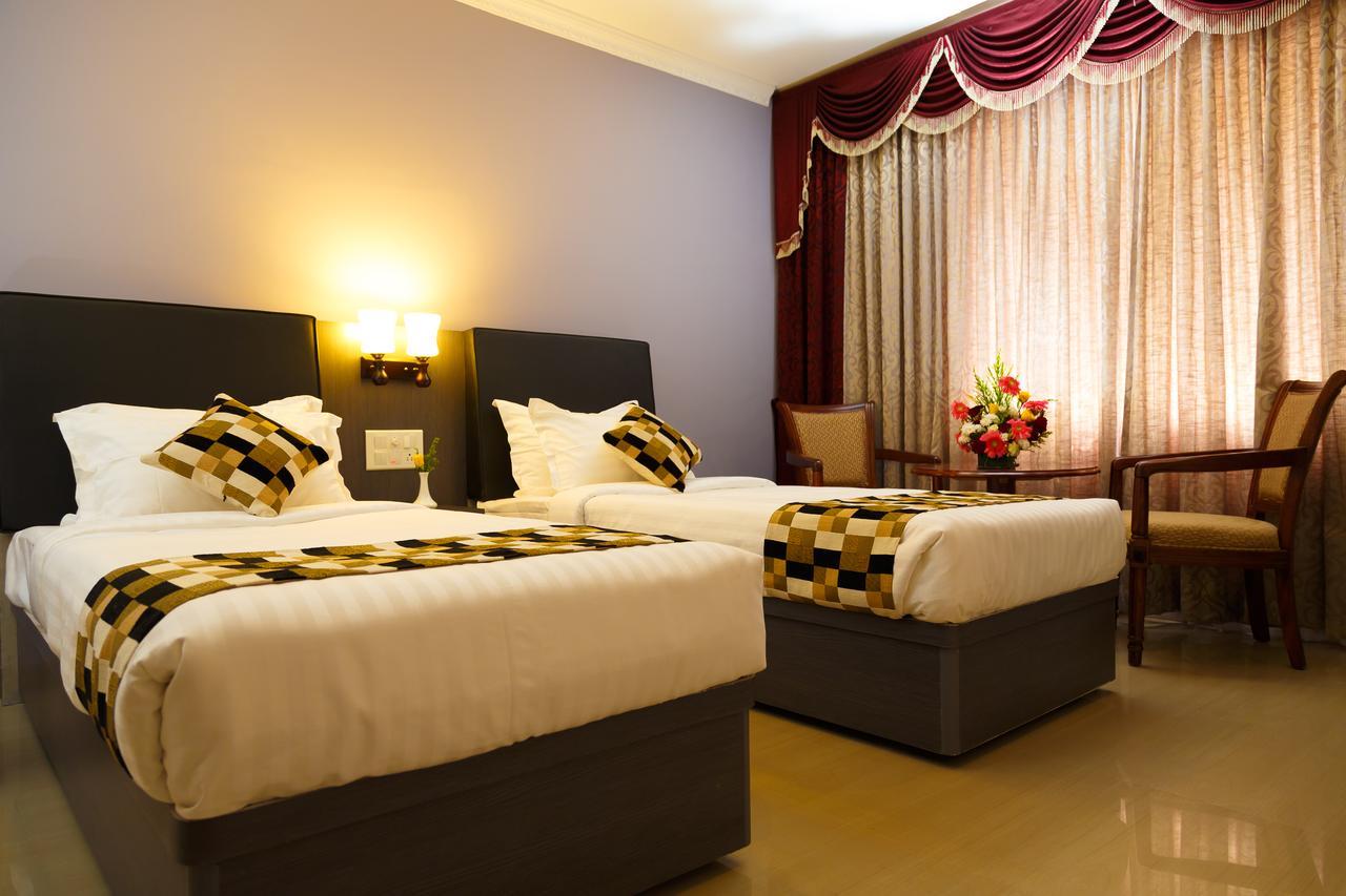 Hotel Gopalapuram International Pollāchi エクステリア 写真