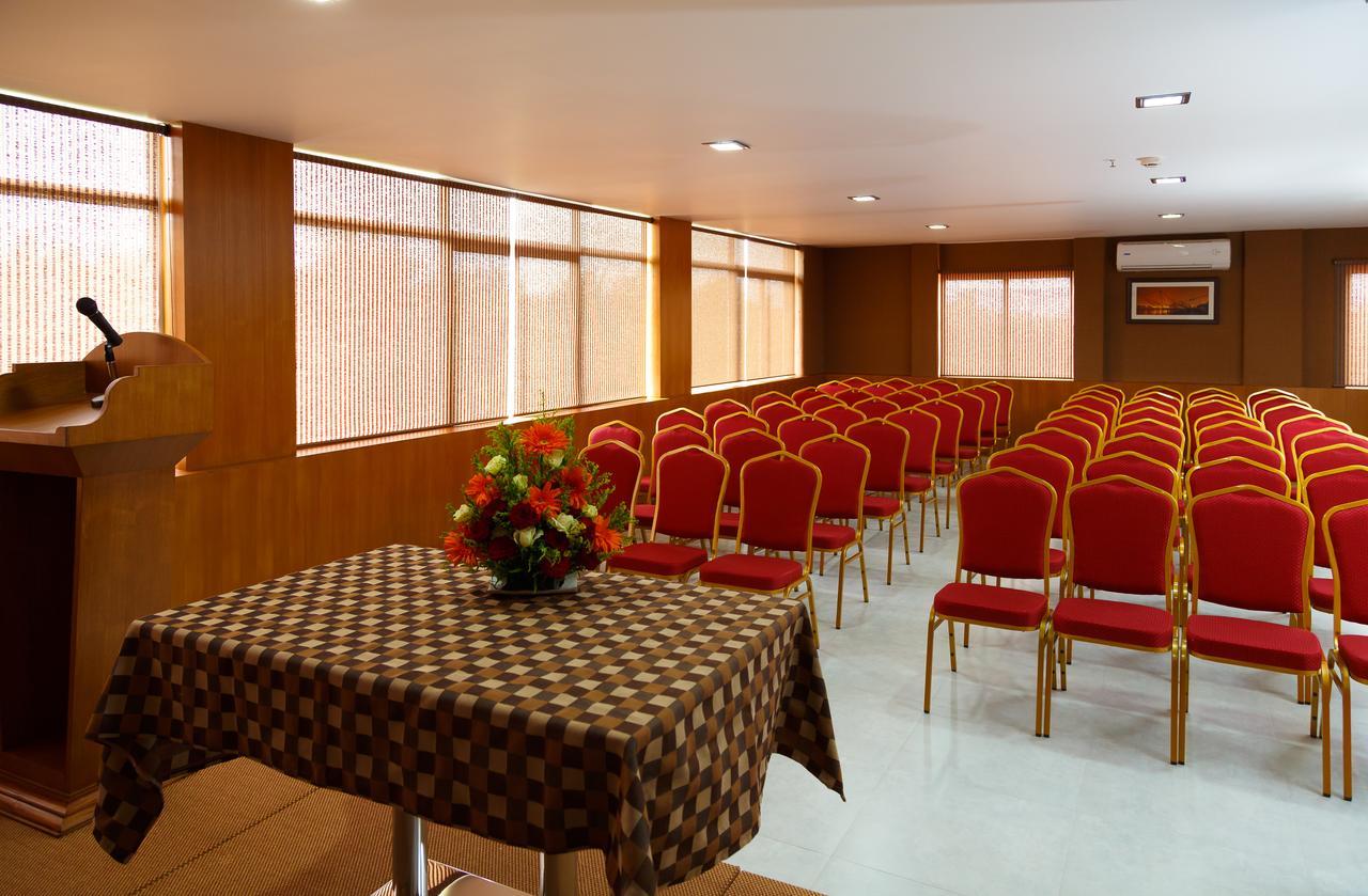 Hotel Gopalapuram International Pollāchi エクステリア 写真
