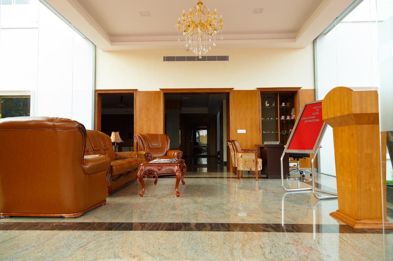 Hotel Gopalapuram International Pollāchi エクステリア 写真